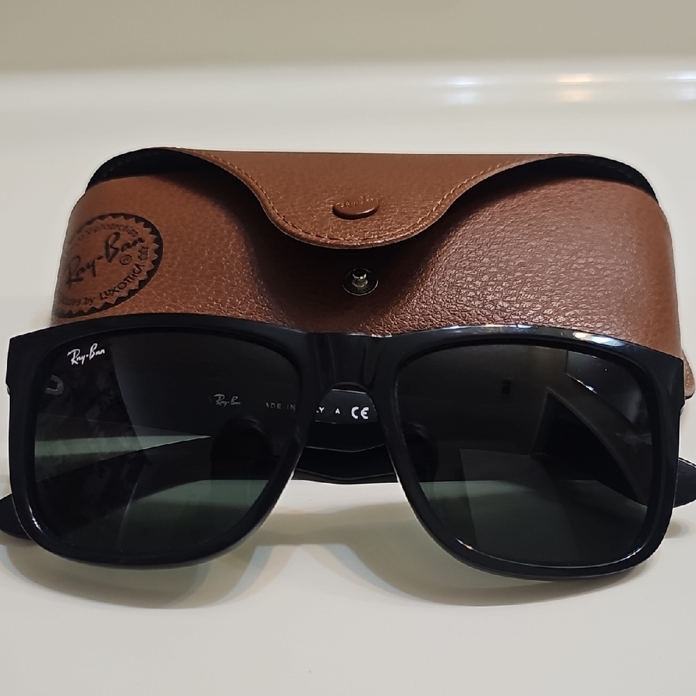 Ray-Ban Black Sunglasses with Tan Case